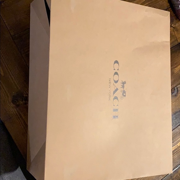 Brand New Coach Purse / standard size - Picture 6 of 6